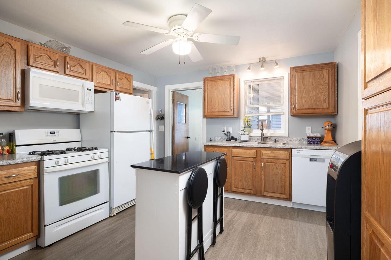 1834 Lakeshore DRIVE