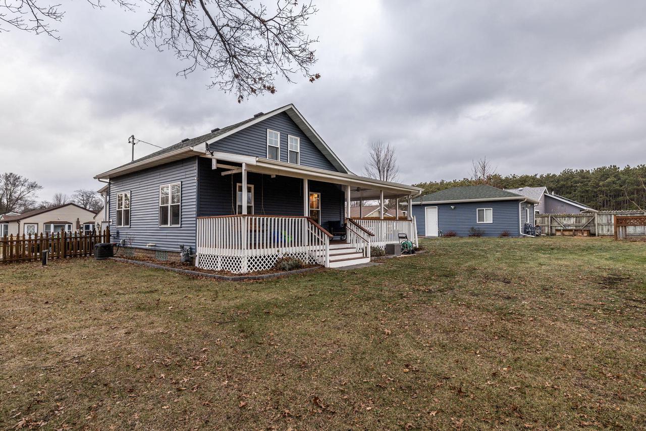 1834 Lakeshore DRIVE