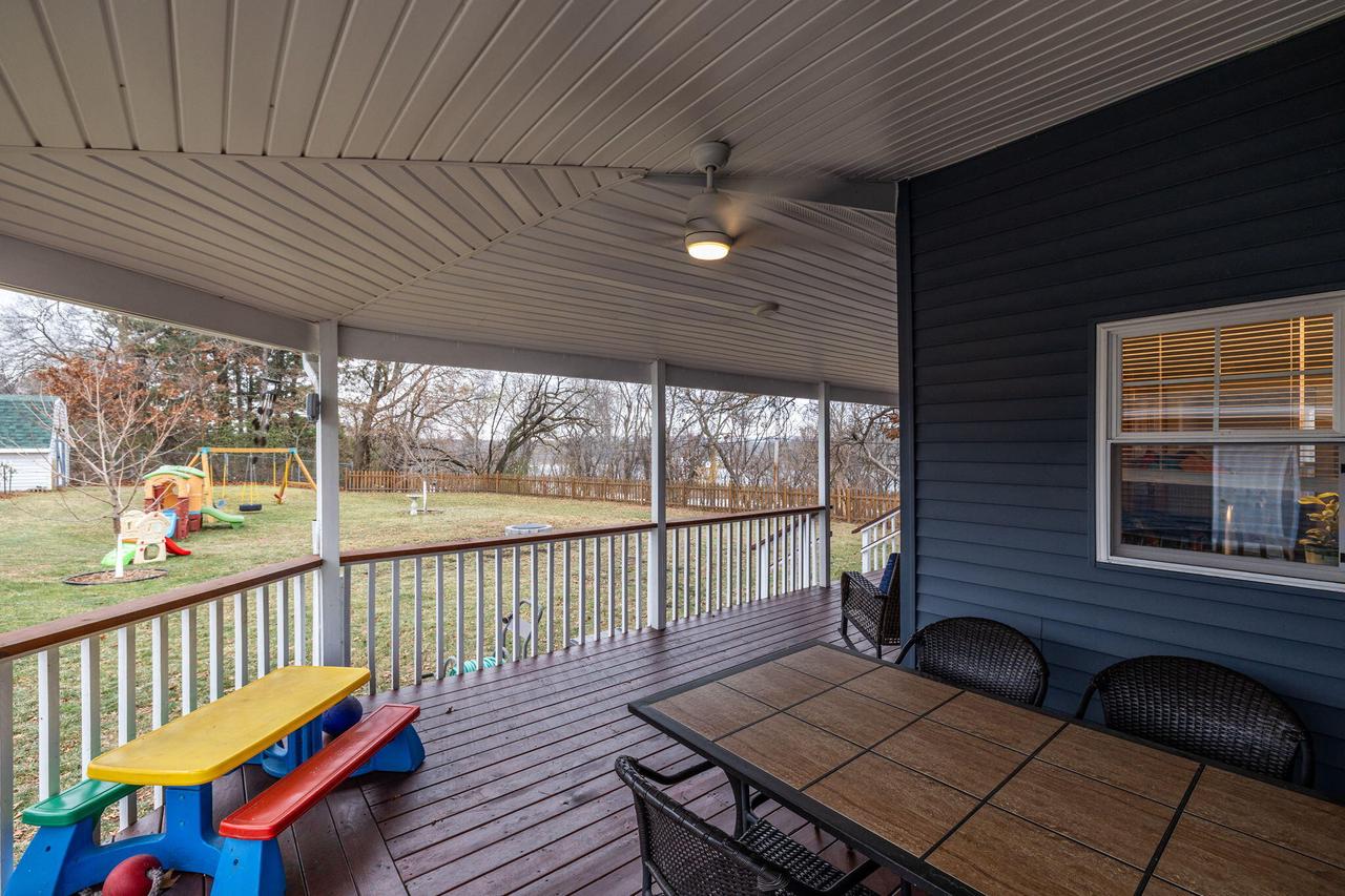 1834 Lakeshore DRIVE