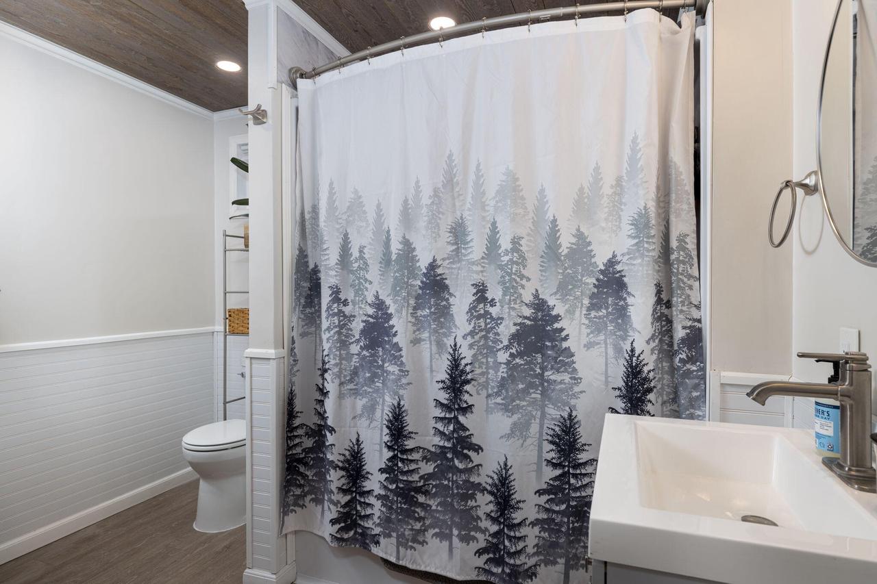 1834 Lakeshore DRIVE