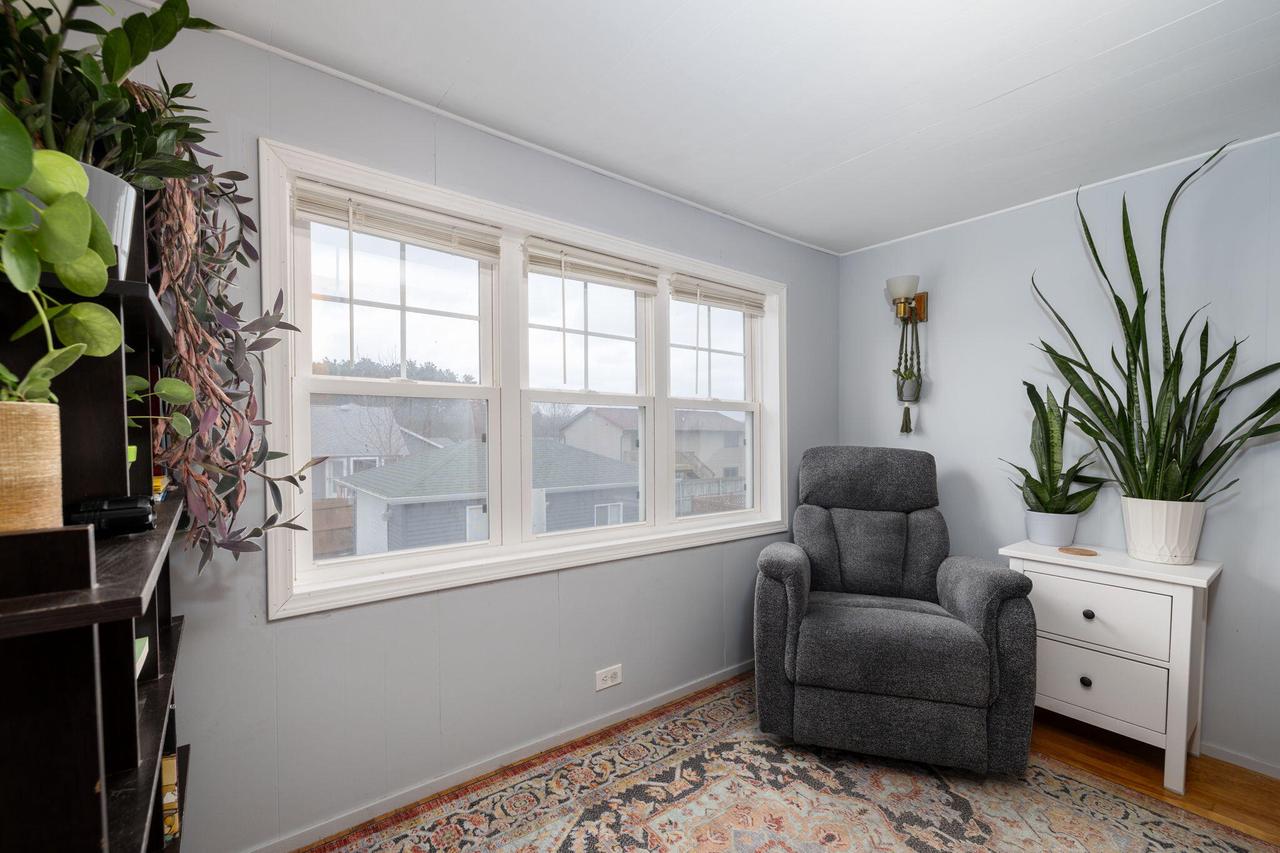 1834 Lakeshore DRIVE