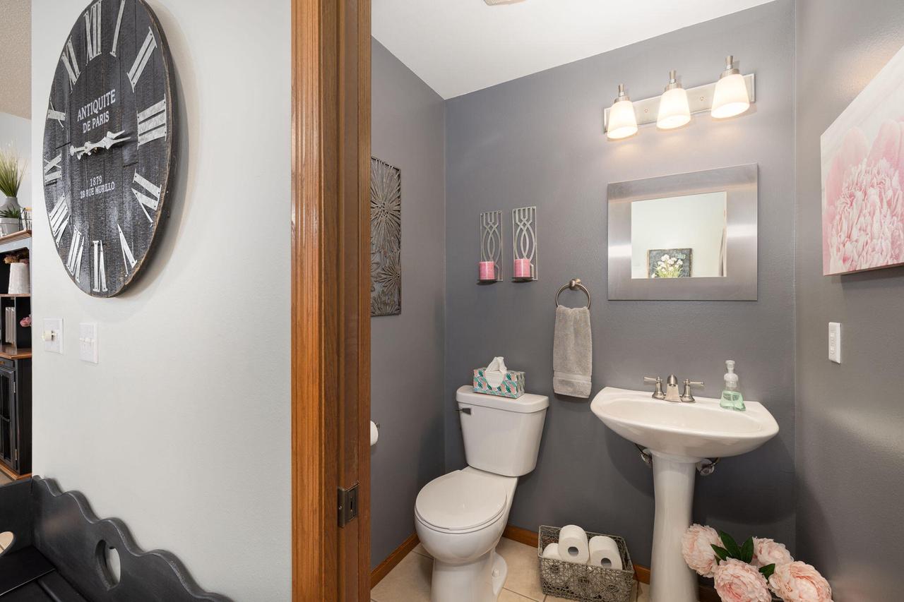 303 Cherry LANE NORTH North