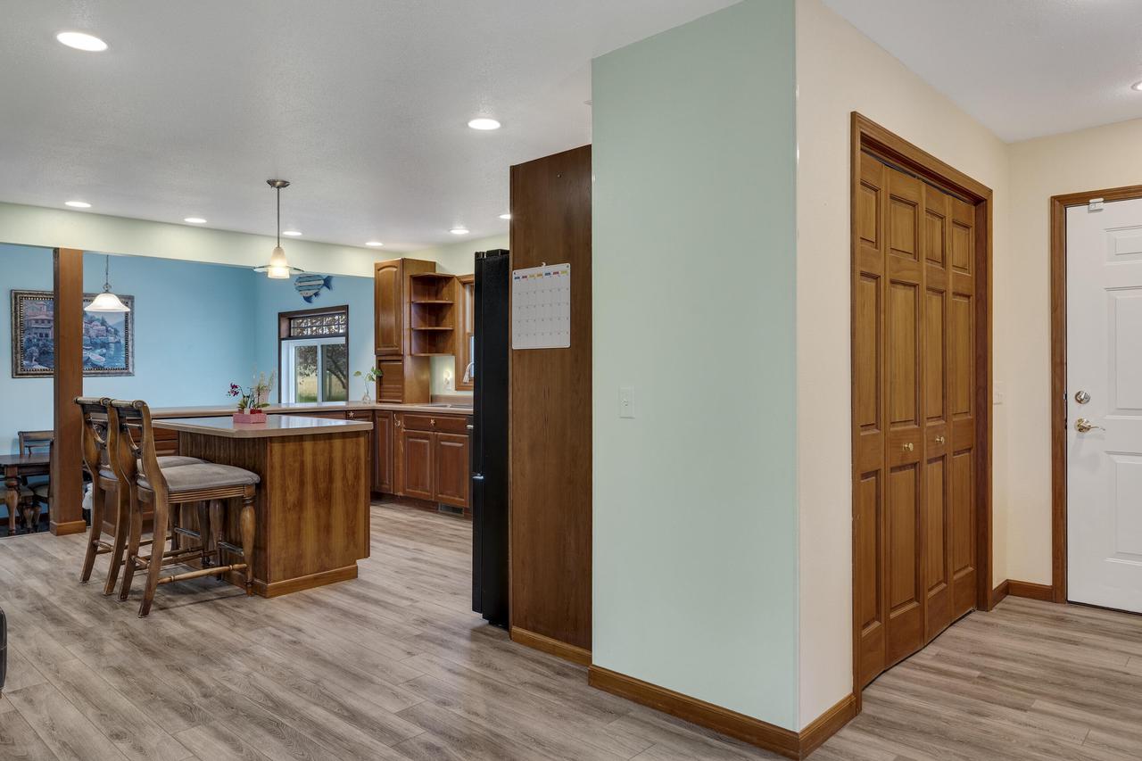 N5640 Theron COURT