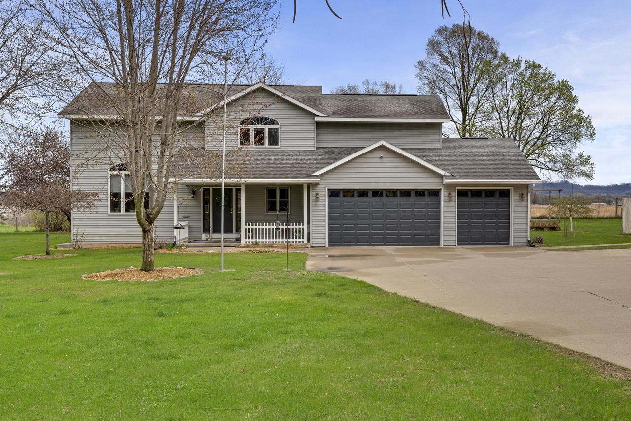 N5640 Theron COURT