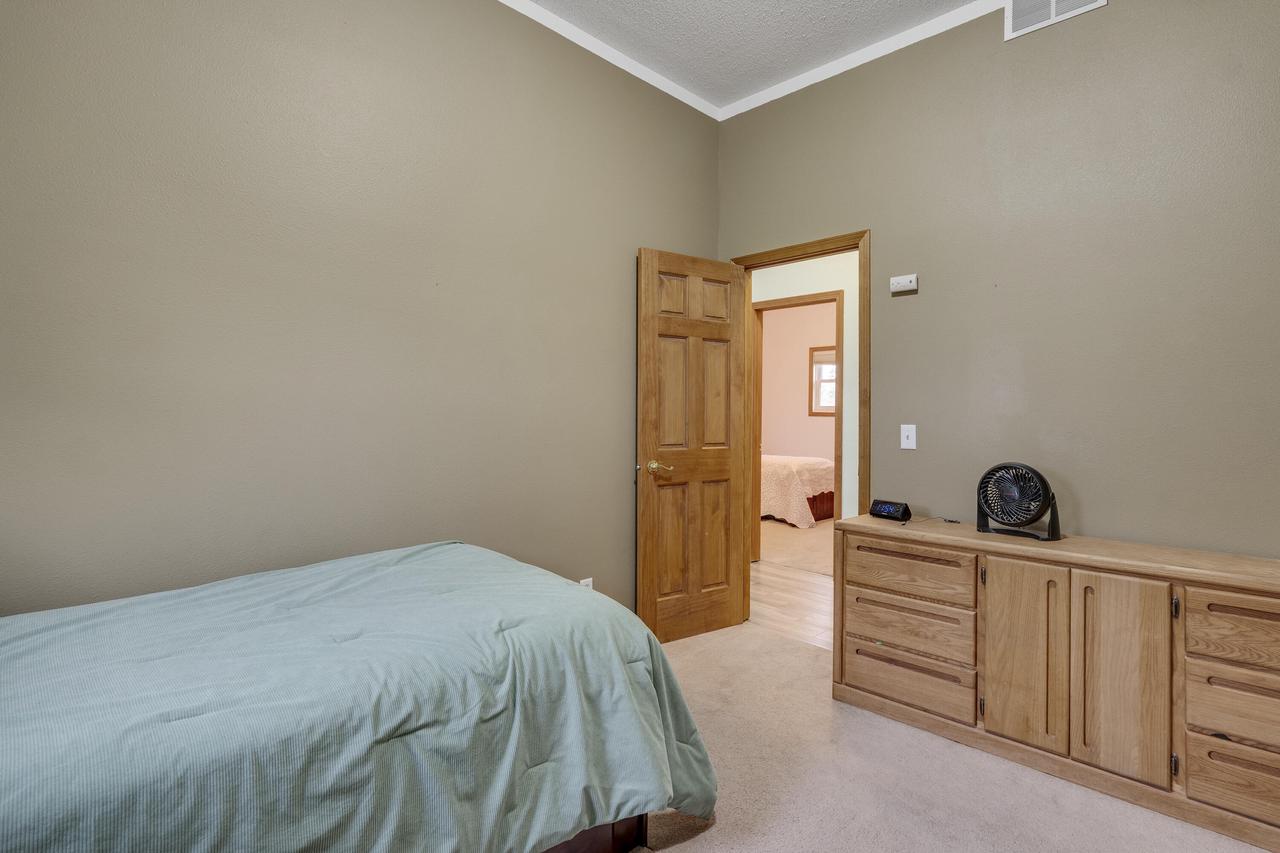 N5640 Theron COURT