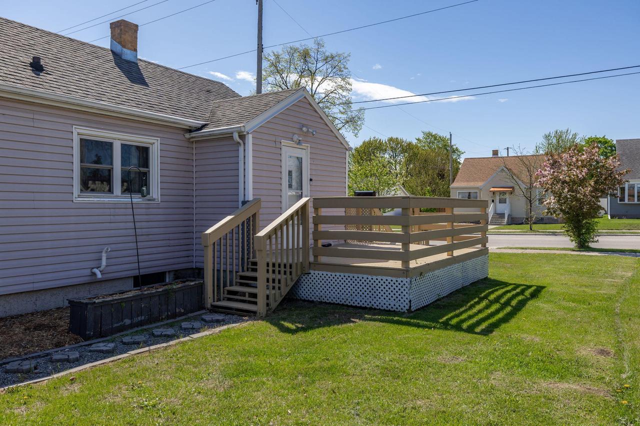 2115 Green Bay STREET