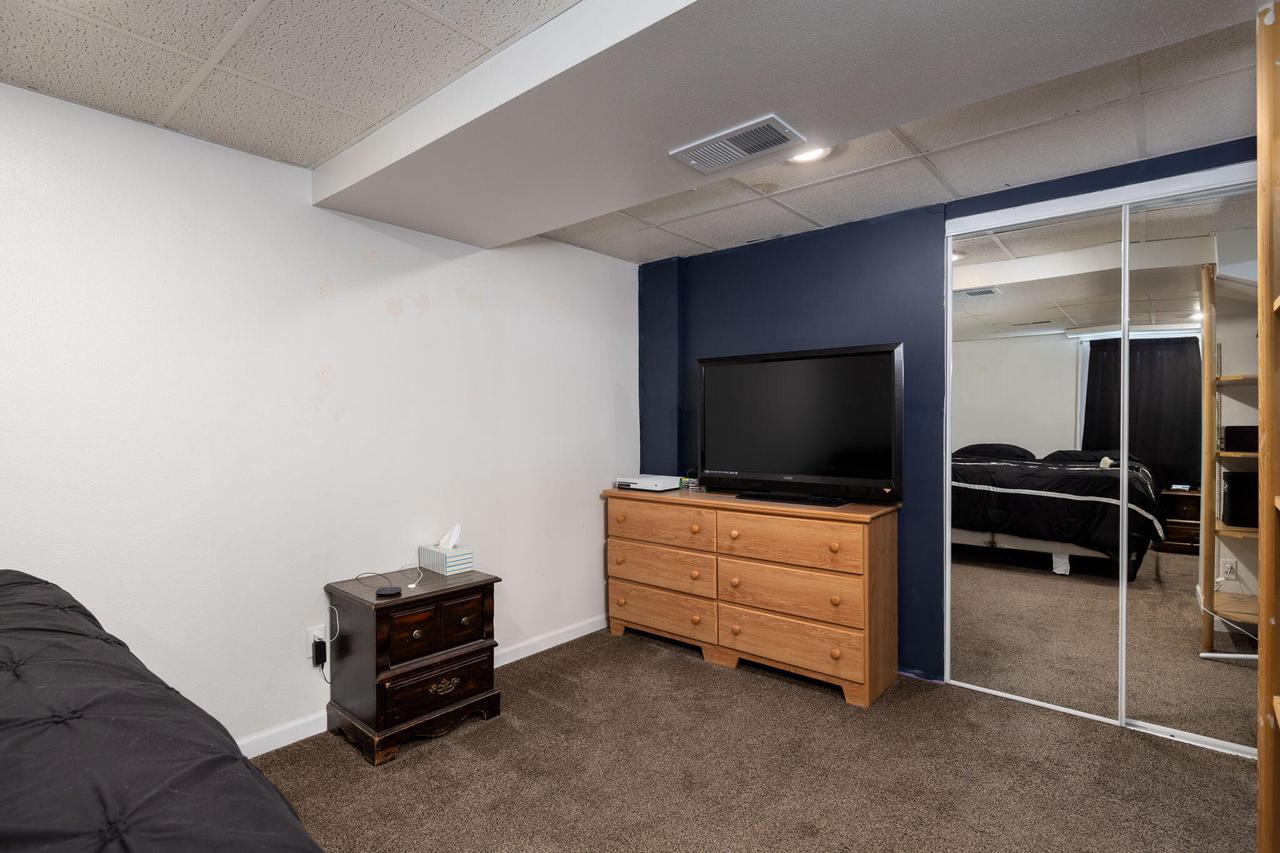 2115 Green Bay STREET