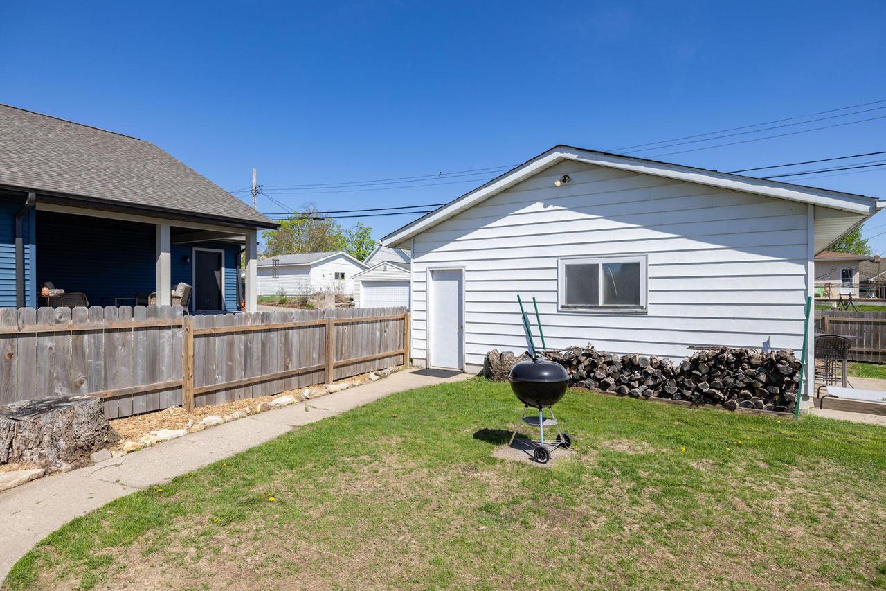 2115 Green Bay STREET