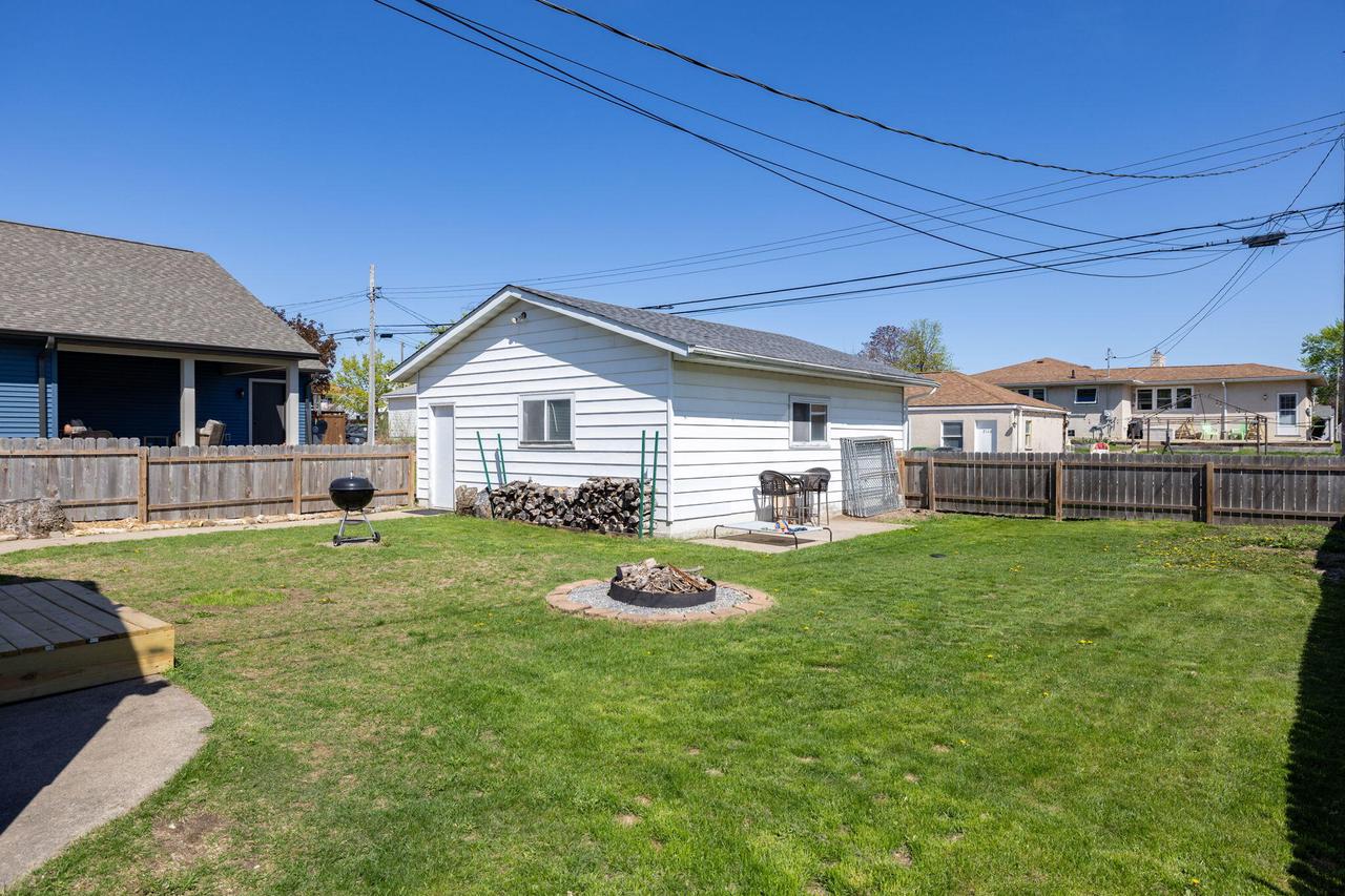 2115 Green Bay STREET