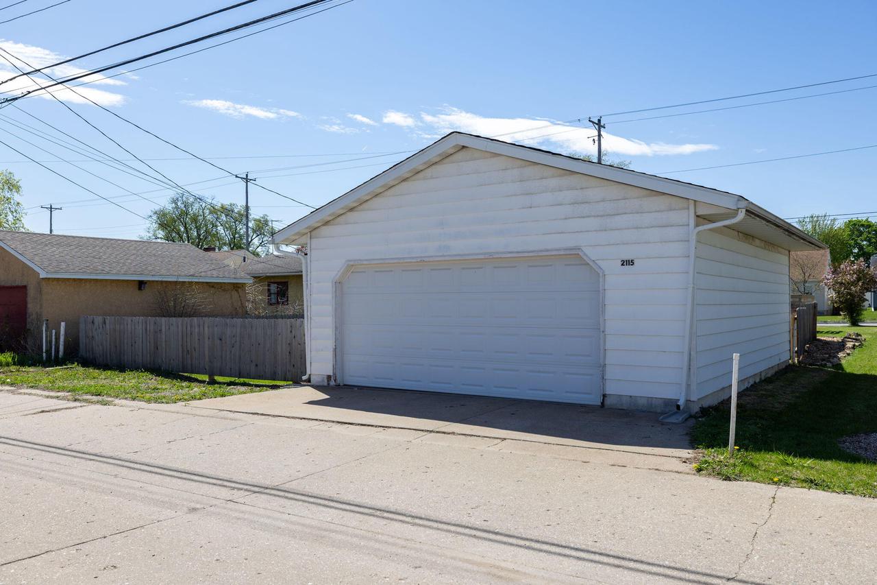 2115 Green Bay STREET