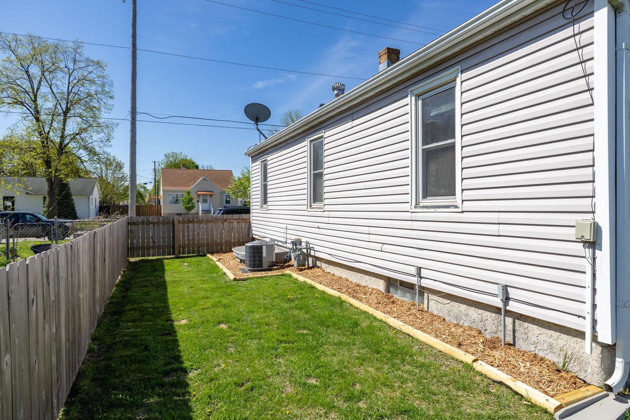 2115 Green Bay STREET