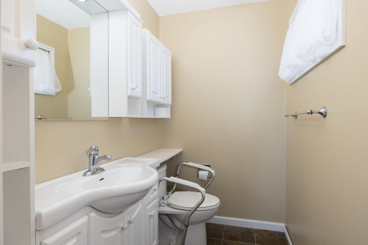 907 Lancaster STREET