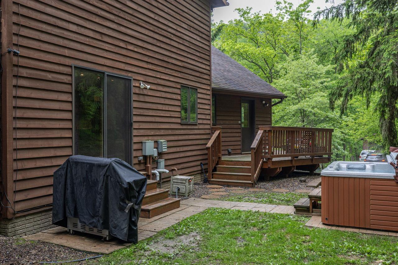 N1440 Red Oaks DRIVE