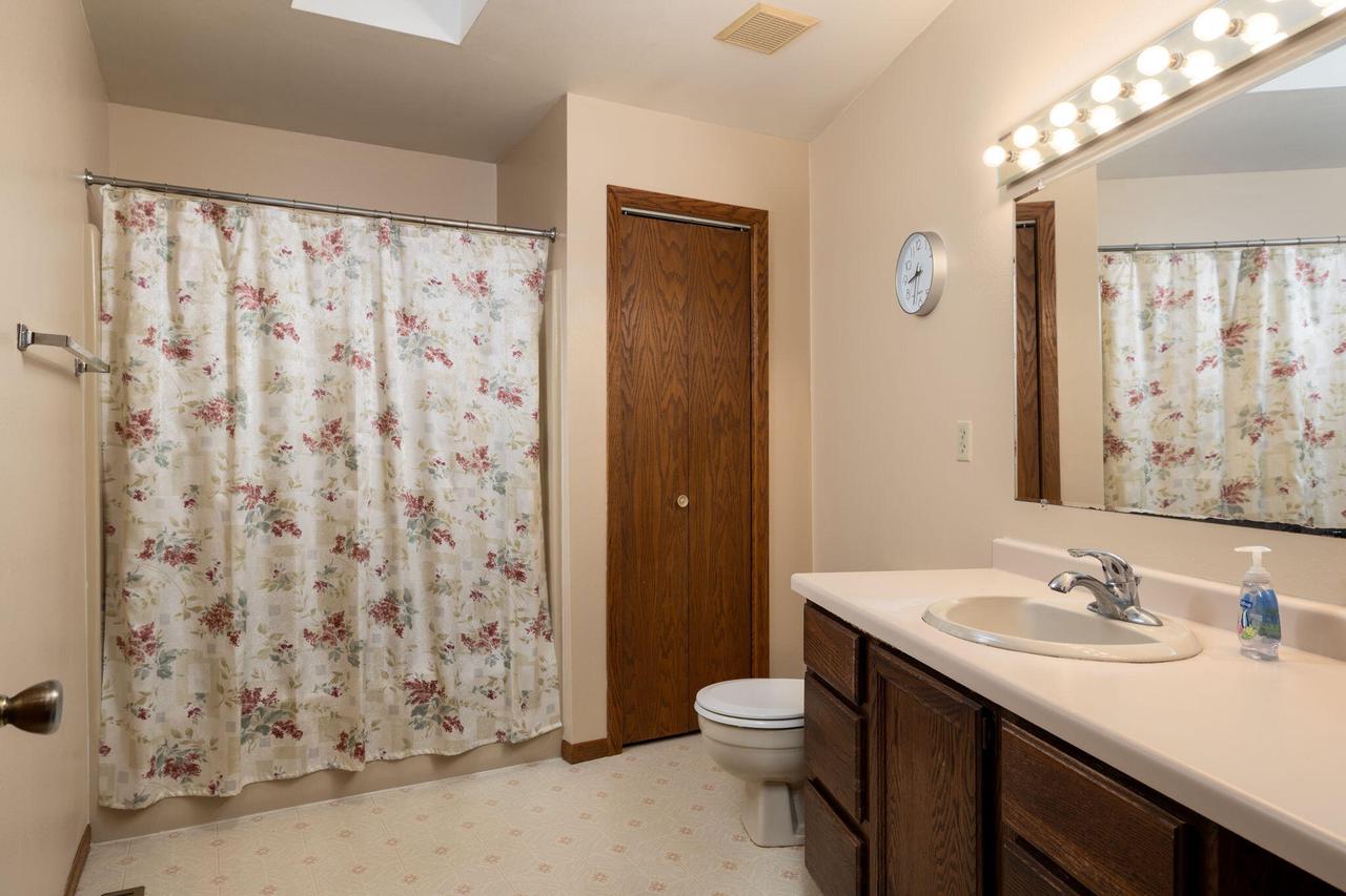 N1440 Red Oaks DRIVE