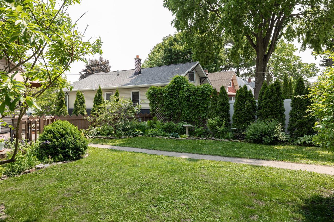 1210 East AVENUE SOUTH South