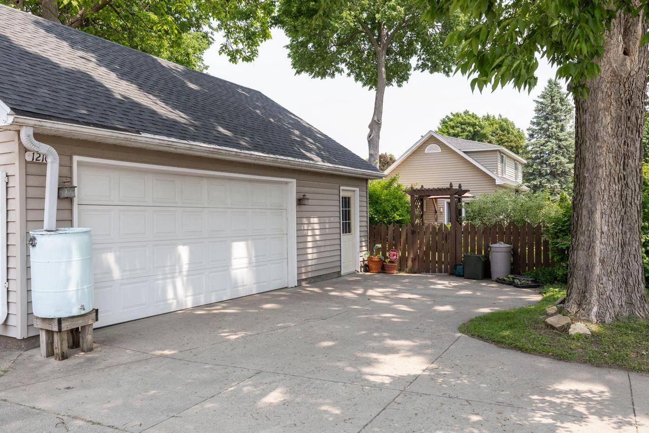 1210 East AVENUE SOUTH South