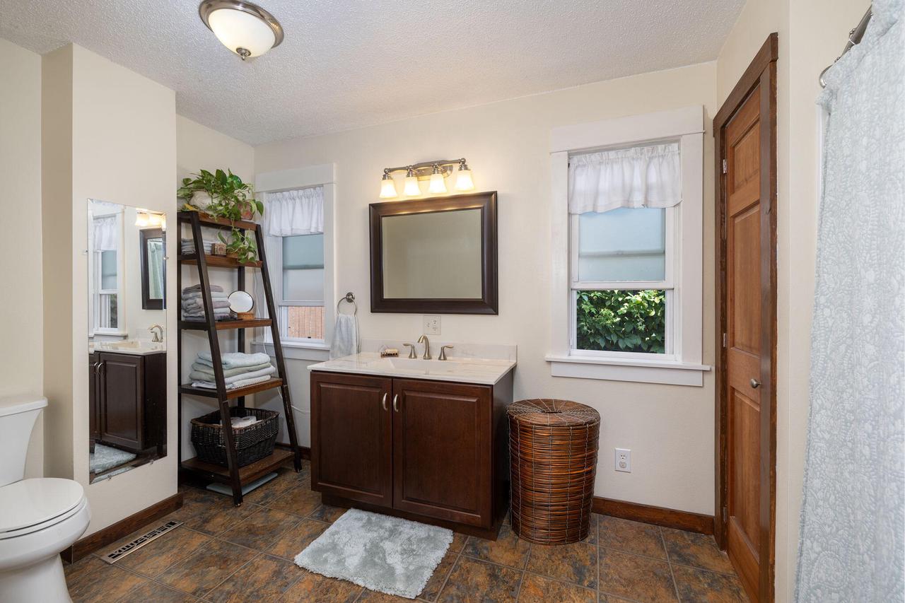 1210 East AVENUE SOUTH South