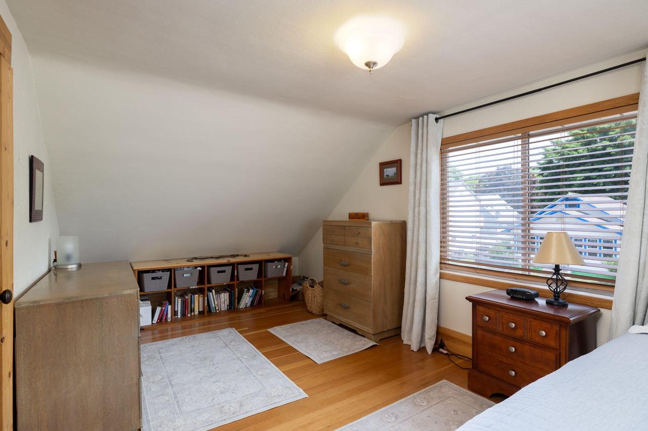 1210 East AVENUE SOUTH South