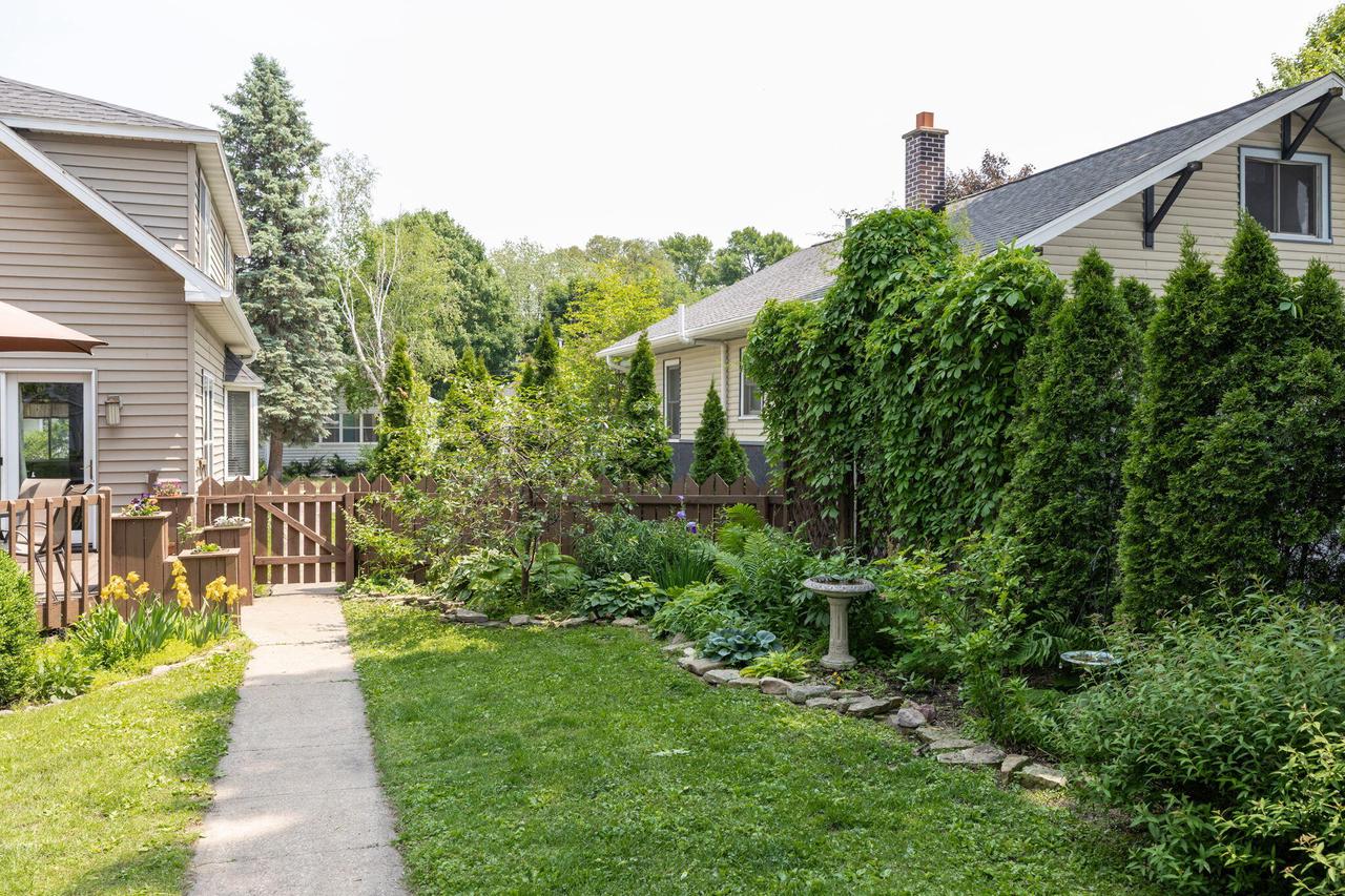 1210 East AVENUE SOUTH South