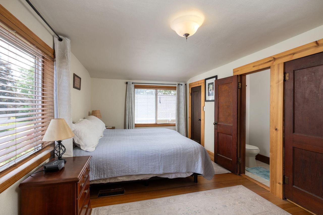 1210 East AVENUE SOUTH South