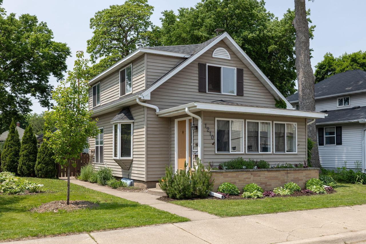 1210 East AVENUE SOUTH South