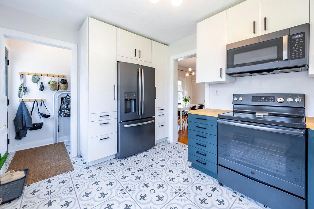 327 2nd STREET NORTH North