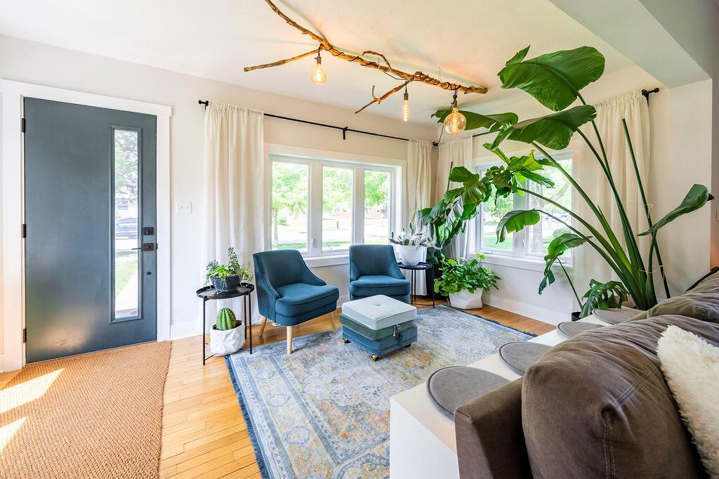 327 2nd STREET NORTH North