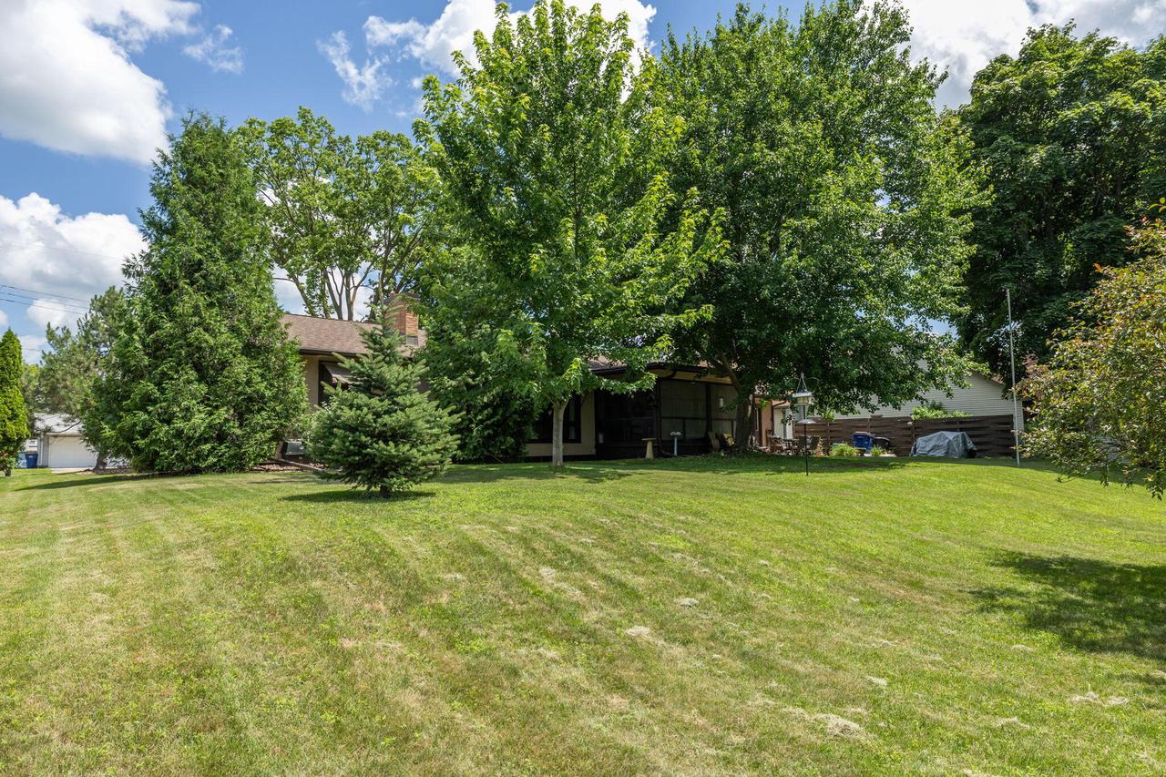 1554 Young DRIVE WEST West