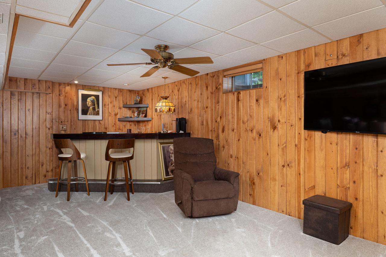 1554 Young DRIVE WEST West