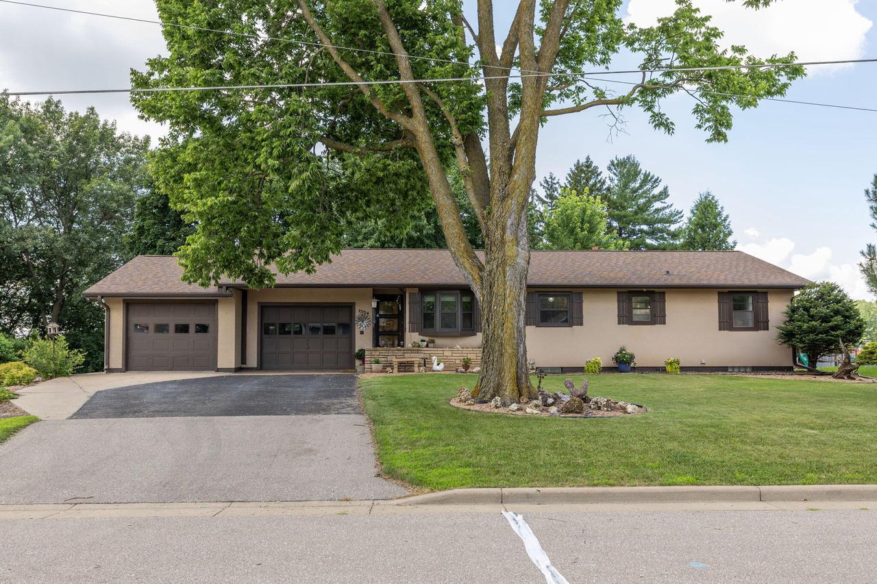 1554 Young DRIVE WEST West