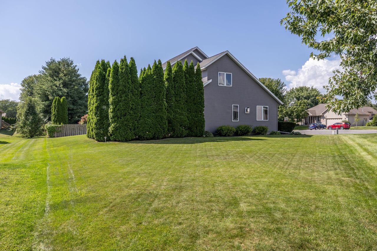 902 Susan PLACE