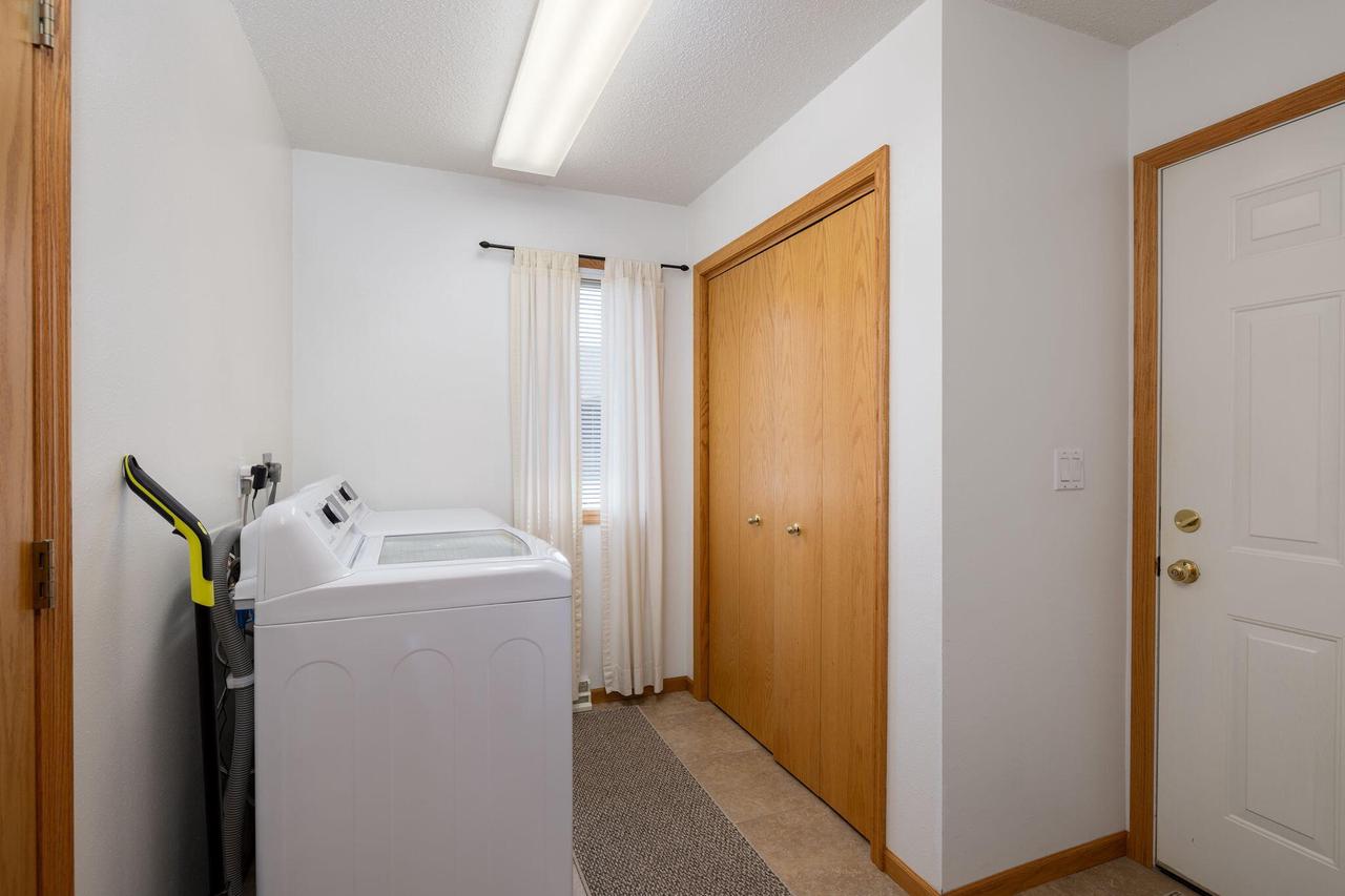 902 Susan PLACE