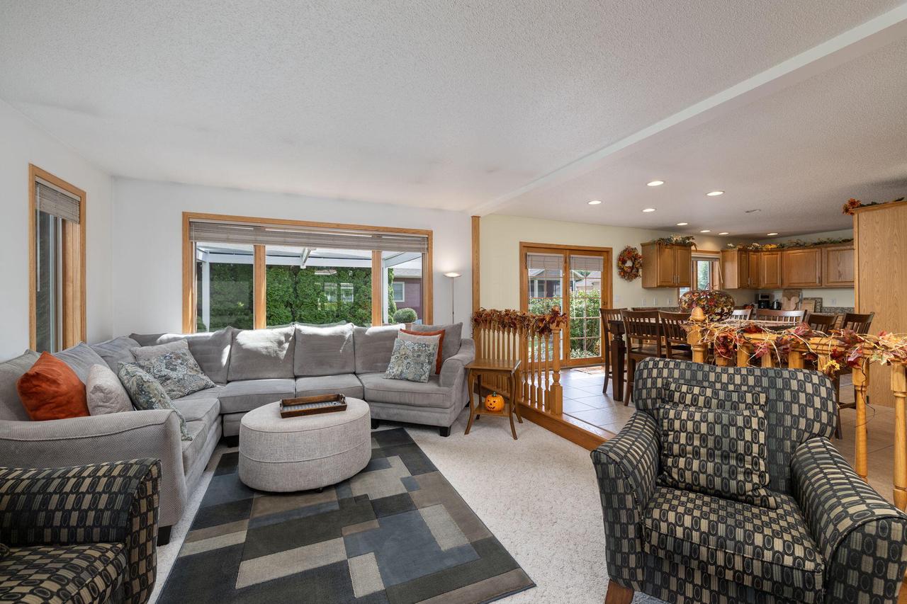 902 Susan PLACE