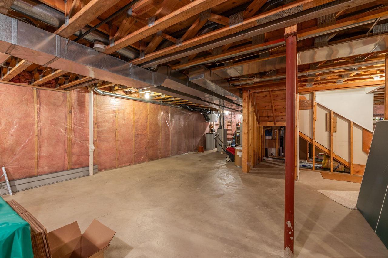 902 Susan PLACE