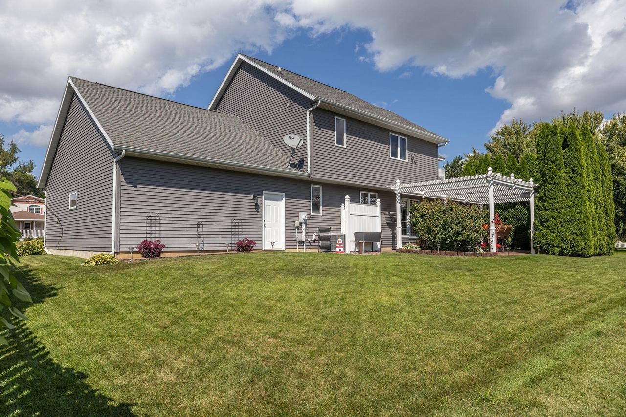 902 Susan PLACE