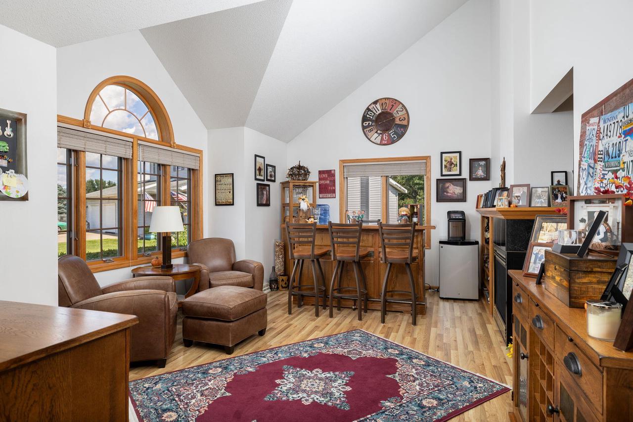 902 Susan PLACE