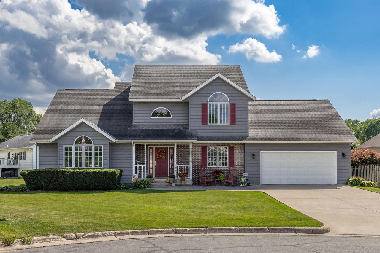 902 Susan PLACE