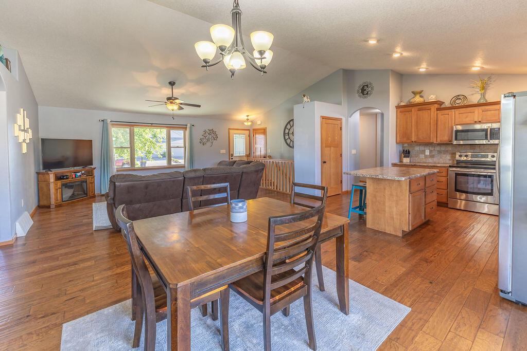 1123 huntington STREET