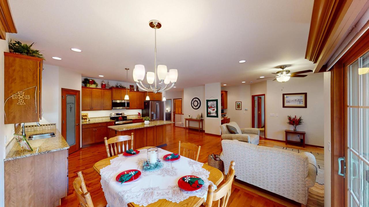 806 Maple Shade DRIVE