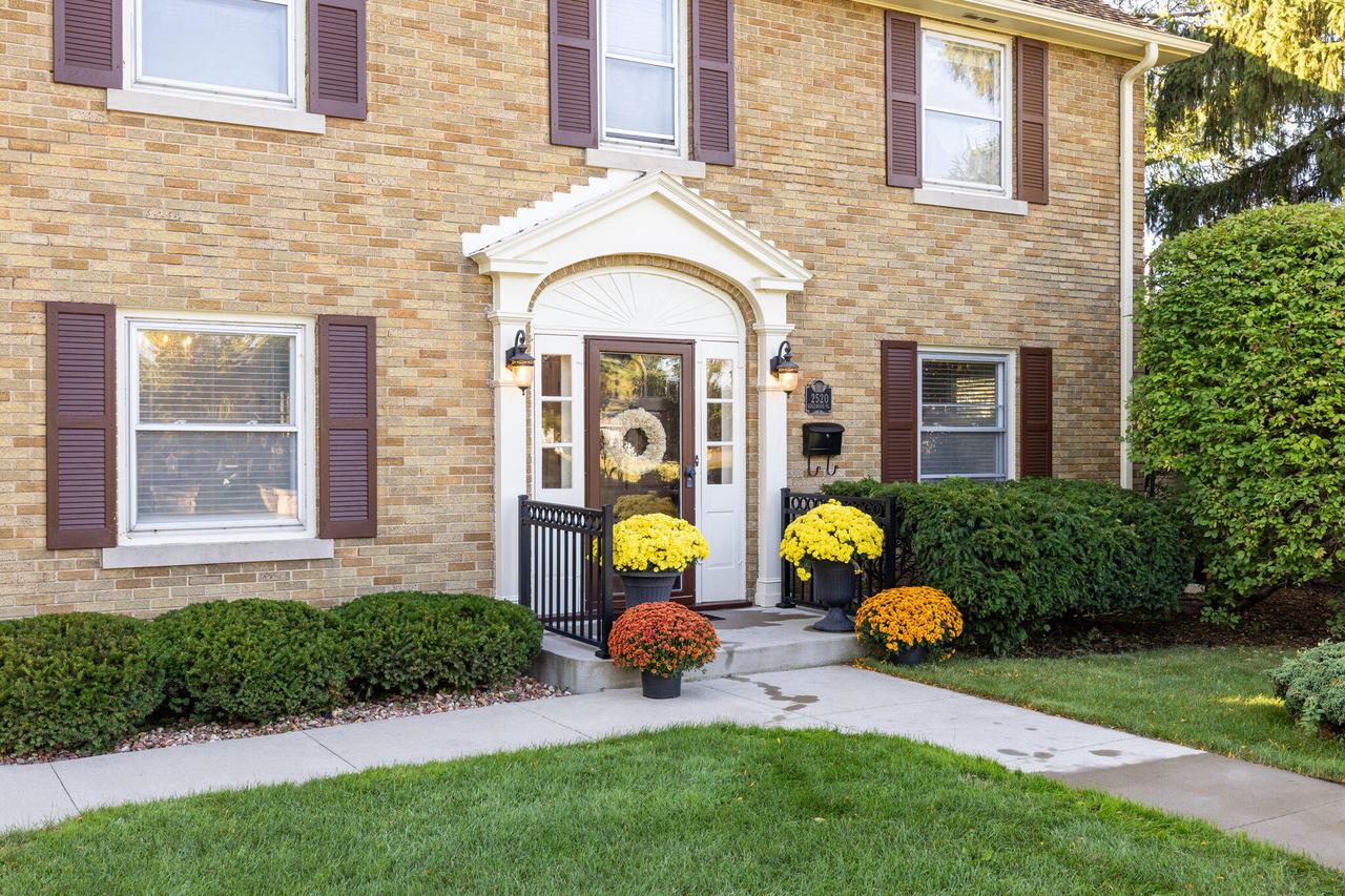 2520 Edgewood PLACE
