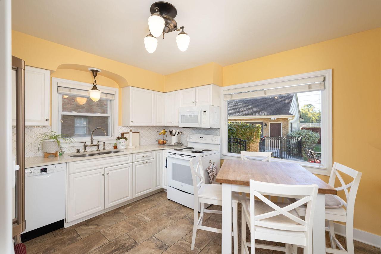 2520 Edgewood PLACE
