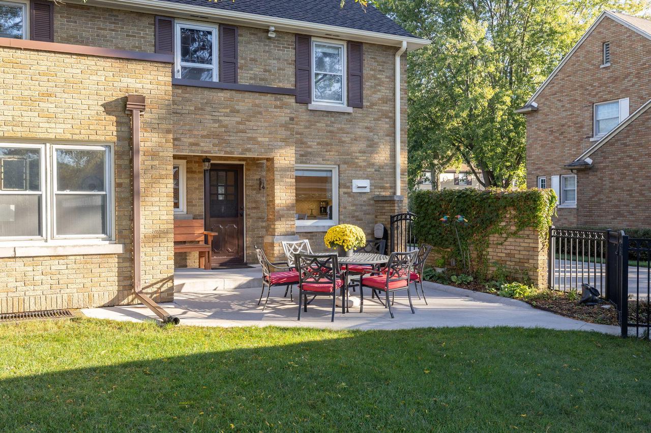 2520 Edgewood PLACE