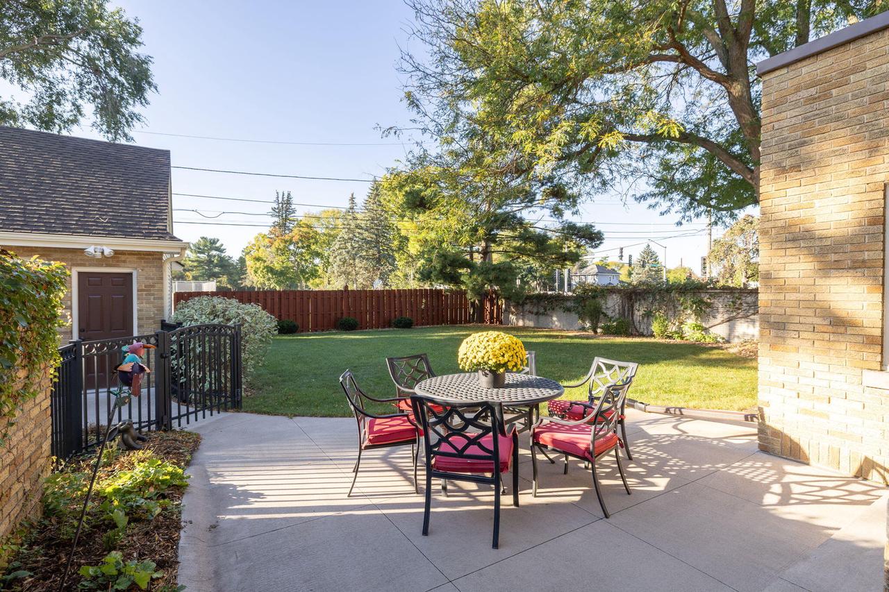 2520 Edgewood PLACE
