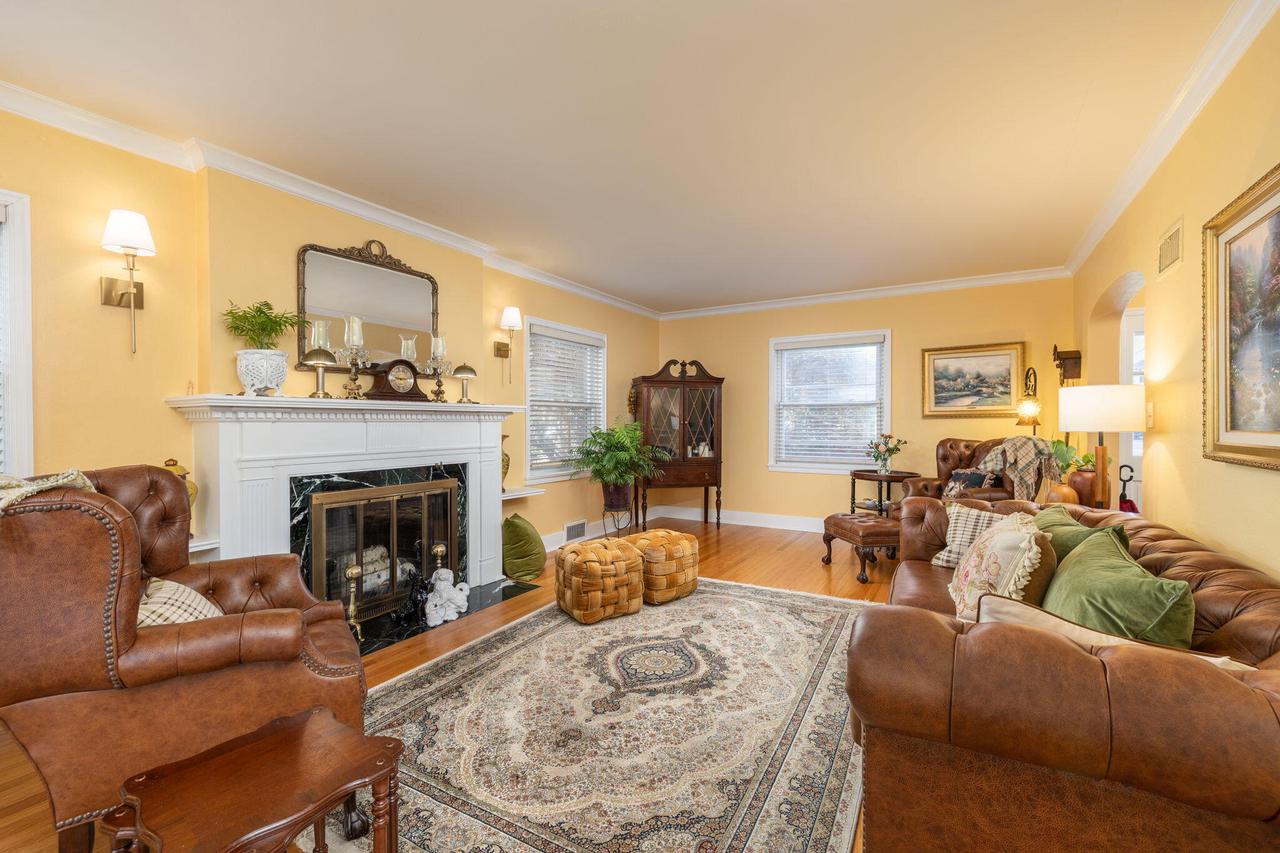 2520 Edgewood PLACE