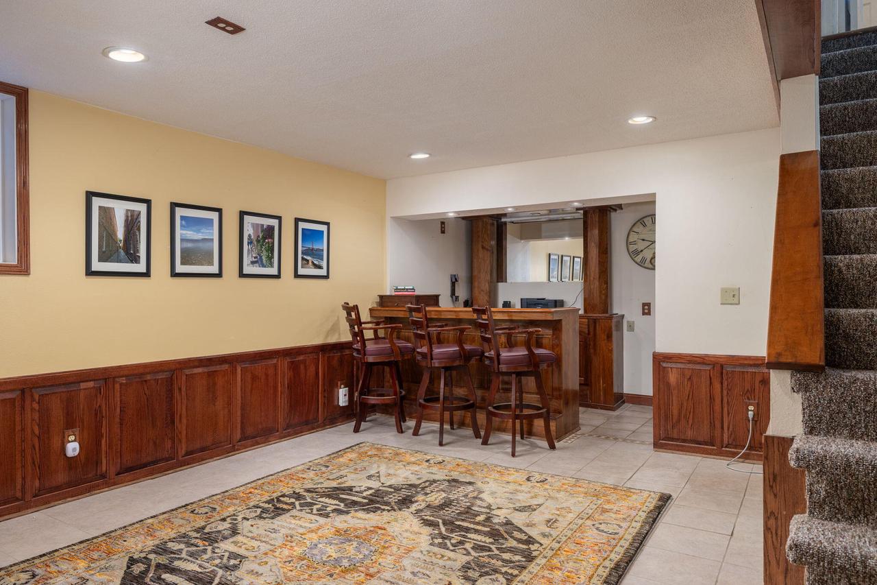 2520 Edgewood PLACE