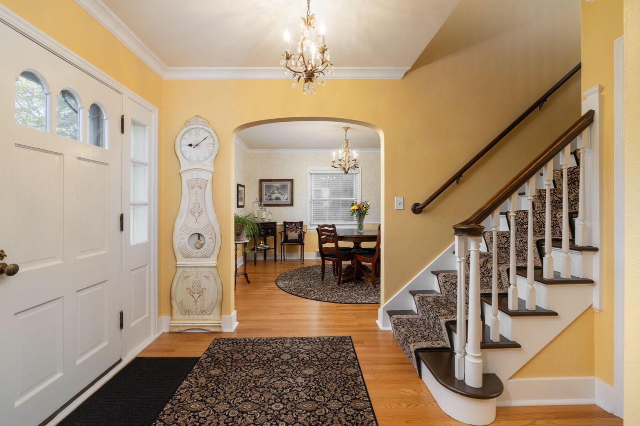 2520 Edgewood PLACE