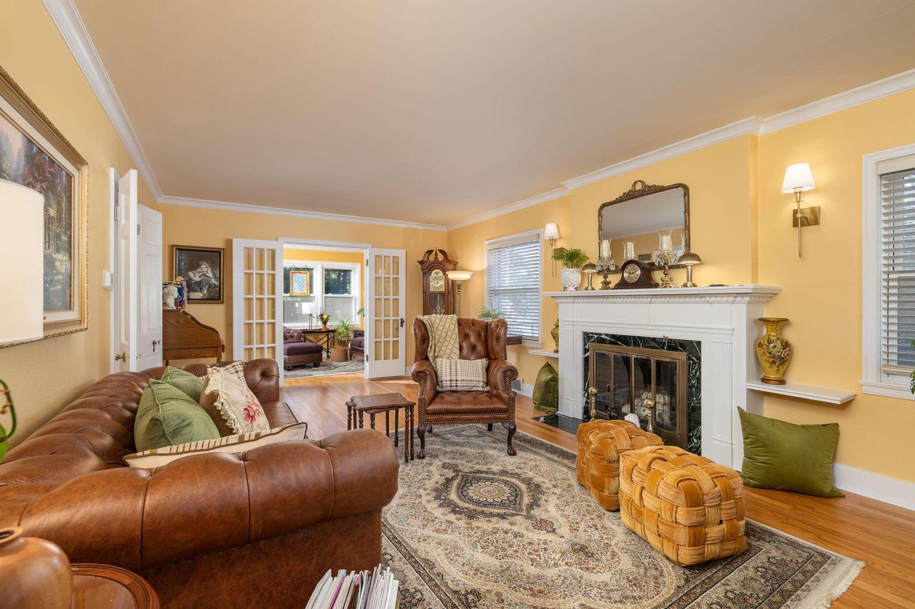 2520 Edgewood PLACE