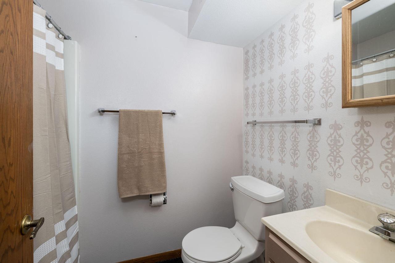 N1394 Red Oaks DRIVE