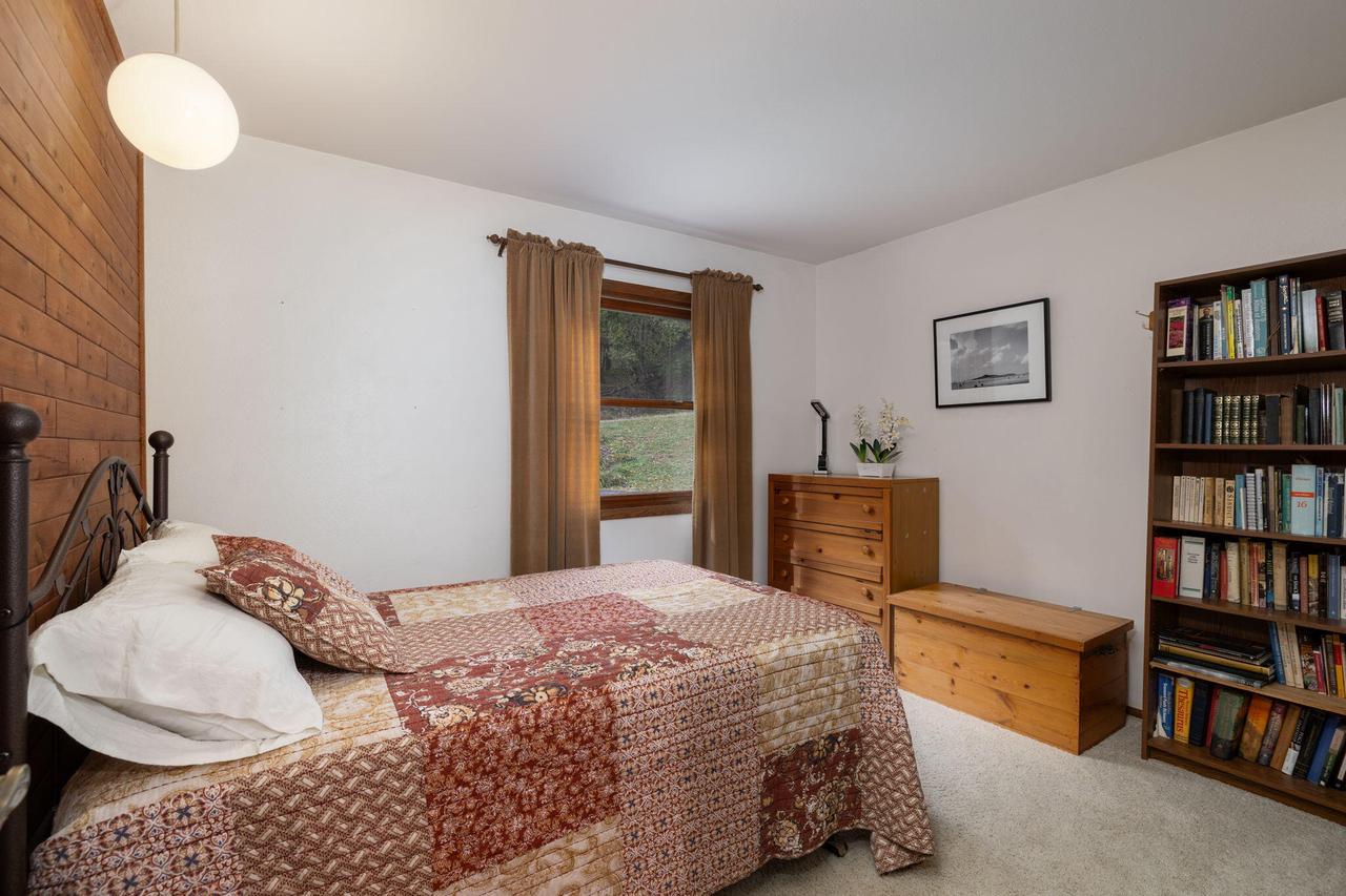 N1394 Red Oaks DRIVE