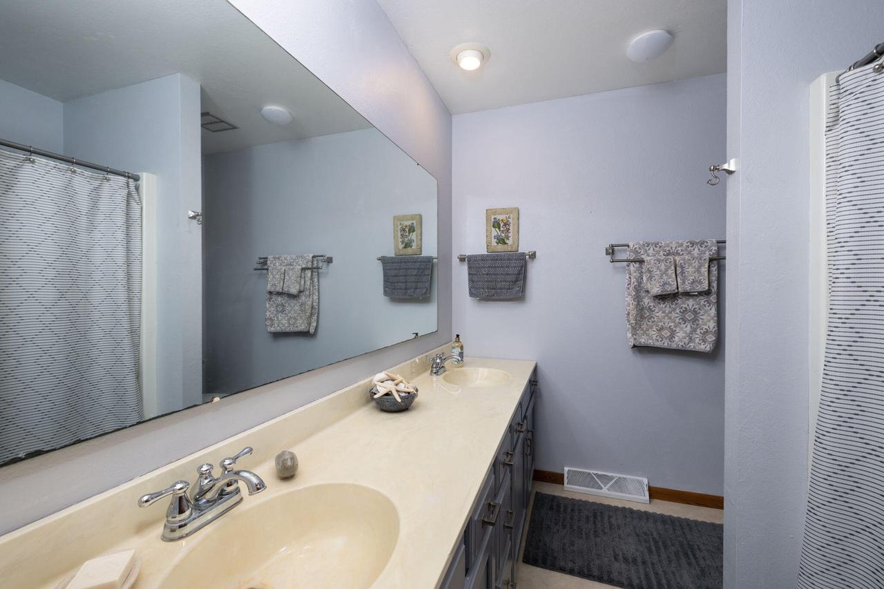 N1394 Red Oaks DRIVE